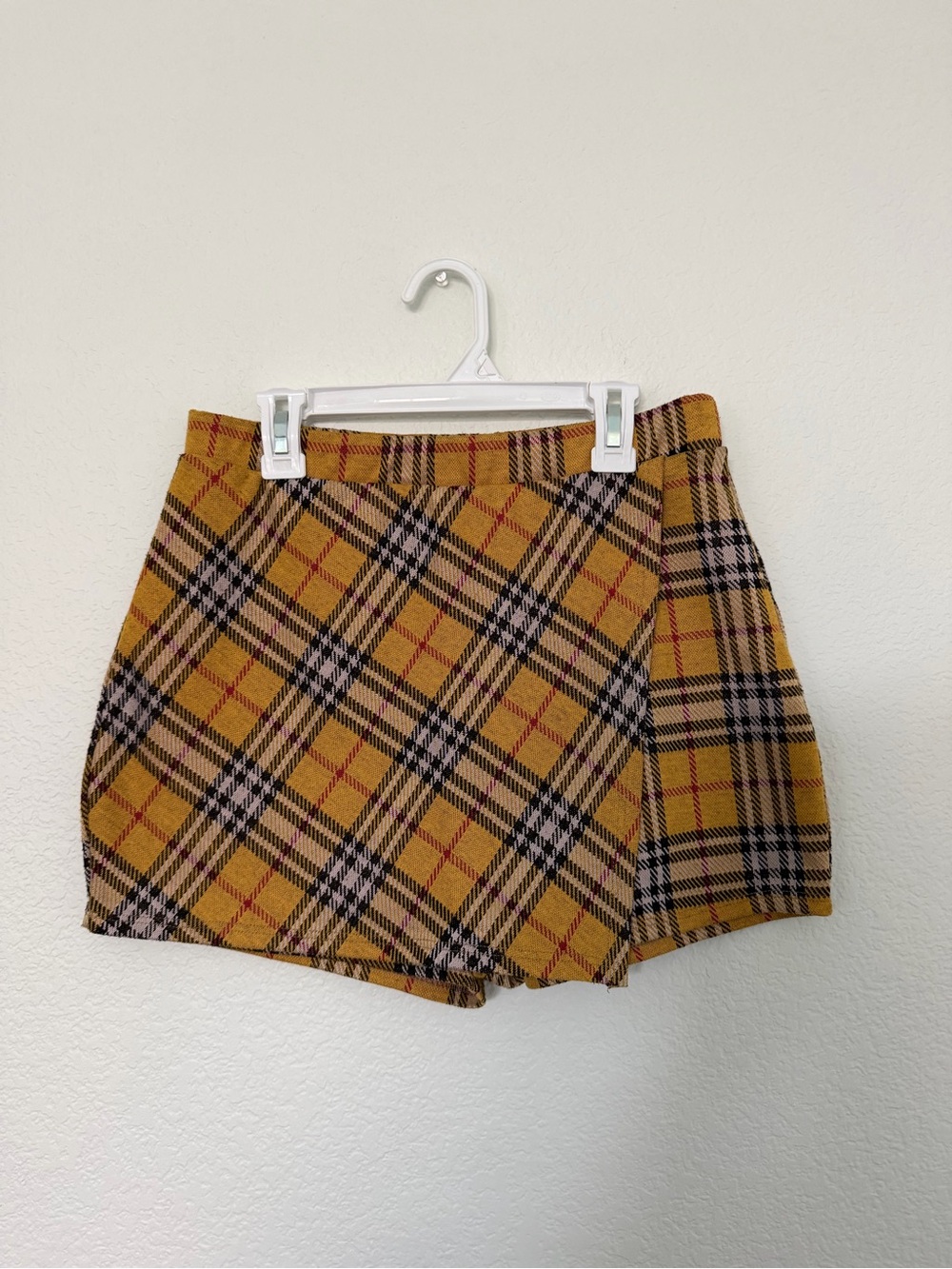 iconic vintage 90s clueless yellow plaid skort